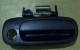 HANDLE PINTU DEPAN BAGIAN LUAR SEBELAH KANAN TOYOTA COROLLA 1,8 TAHUN 1998-2000