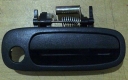 HANDLE PINTU DEPAN BAGIAN LUAR SEBELAH KANAN TOYOTA ALL NEW COROLLA 1,6 TAHUN 1996-1997